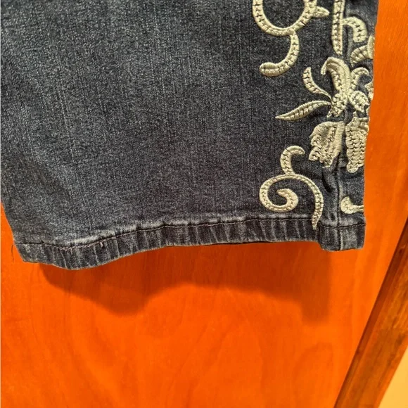 Denim 24/7 Dark Wash Jeans With Teal Embroidered Pattern Size 22W - Picture 4 of 6